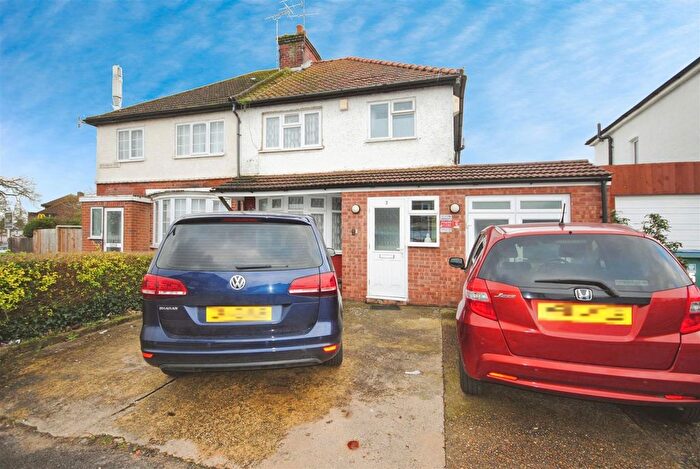 3 Bedroom Semi Detached House For Sale In Beechwood Rise, Watford, WD24