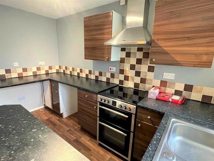 1 Bedroom Flat To Rent In Wardleworth Way, Wellington, TA21