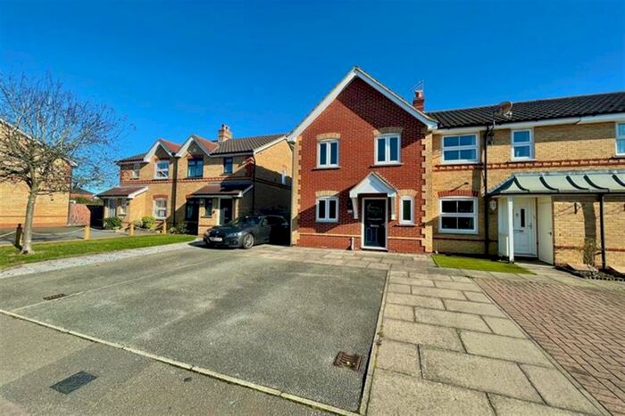 3 Bedroom End Of Terrace House To Rent In Keeble Way, Braintree, CM7