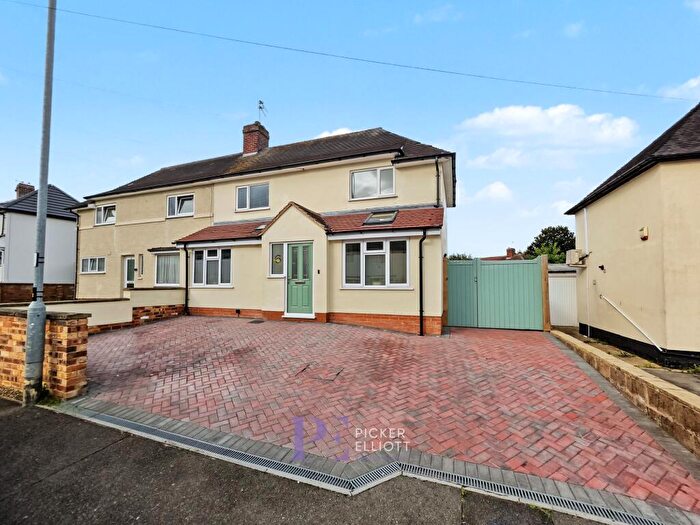 3 Bedroom Semi-Detached House For Sale In Gwendoline Avenue, Hinckley, LE10