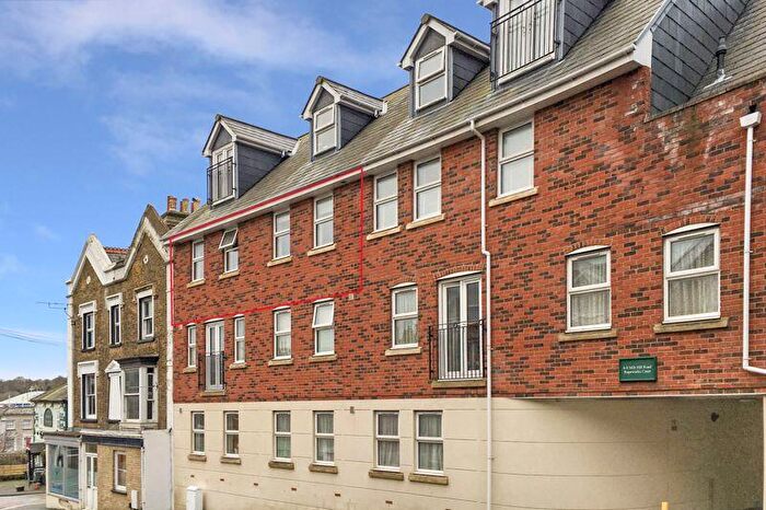 2 Bedroom Flat To Rent In Cowes, PO31