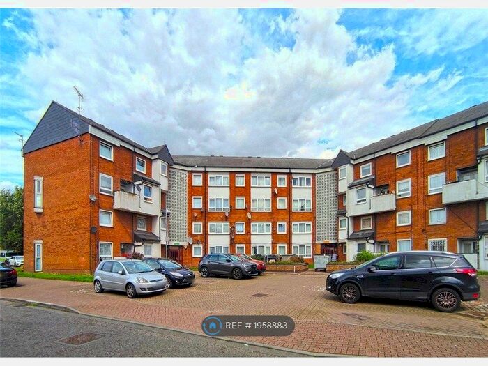 3 Bedroom Maisonette To Rent In Buttsbury Road, Ilford, IG1