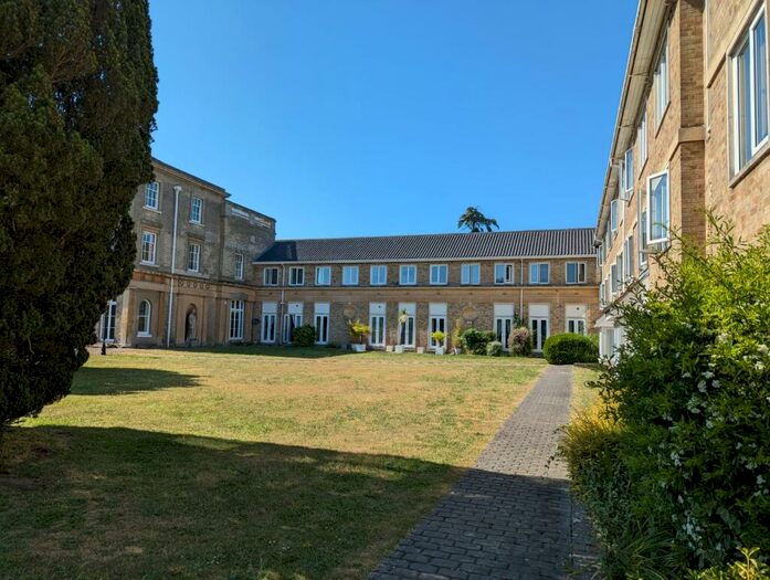 1 Bedroom Flat To Rent In Keswick Hall, Keswick, Norwich, NR4