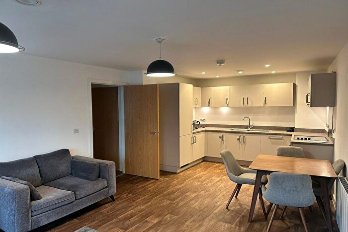 2 Bedroom Flat To Rent In Lincoln Apartments, Lexington Gardens, Birmingham, B15
