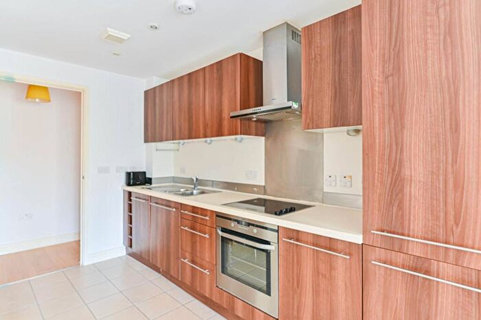 1 Bedroom Flat To Rent In Plough Road, , Battersea, London, SW11