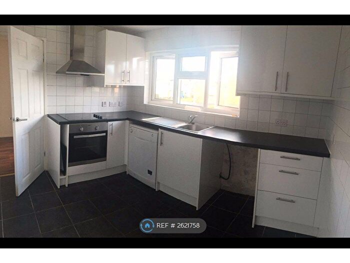 2 Bedroom Flat To Rent In Sittingbourne, Sittingbourne, ME10