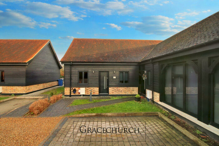 2 Bedroom Semi-Detached House For Sale In Kemps Farm Mews, Dennises Lane, South Ockendon, RM15