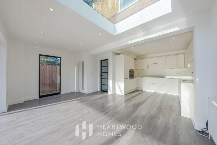 4 Bedroom Semi-Detached House For Sale In Briar Road, St. Albans, AL4