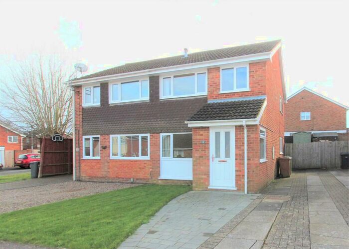 3 Bedroom Semi-Detached House To Rent In Vicarage Close Wellingborough, NN8