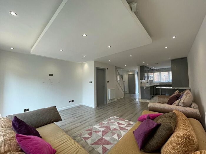 5 Bedroom Semi-Detached House To Rent In Corporation Street, Caledonian Road, Kings Cross, Holloway, London, N7