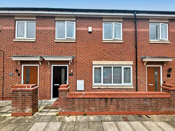 3 Bedroom Town House To Rent In Commercial Road, Hanley, Stoke-on-Trent, ST1