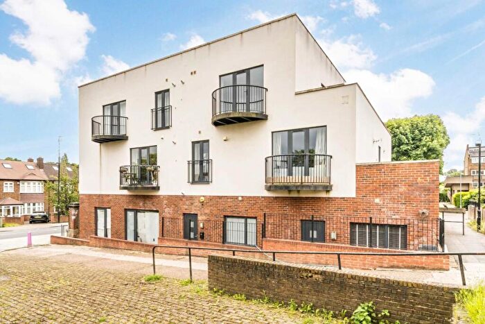 2 Bedroom Flat To Rent In Elder Road, West Norwood, SE27