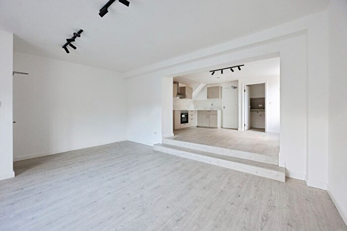 3 Bedroom Maisonette For Sale In The Street, Ashford, TN26