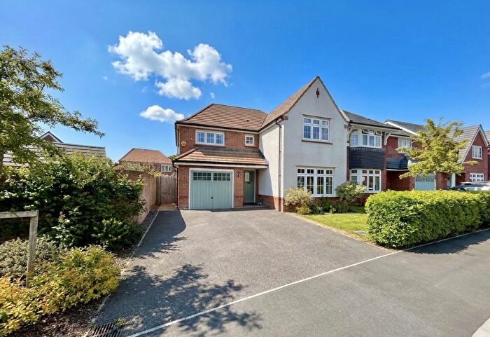 4 Bedroom Detached House For Sale In Vale View, Shaftesbury, SP7