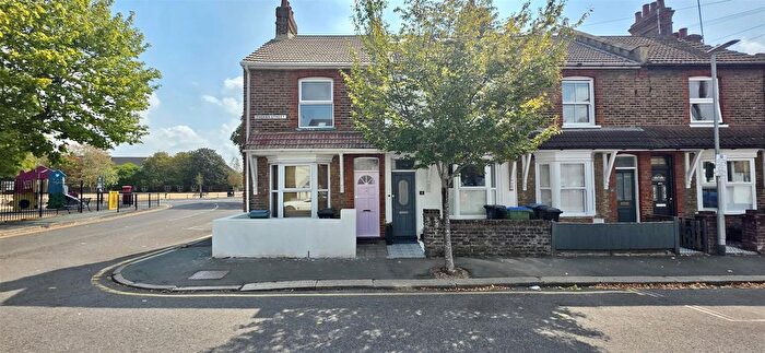 3 Bedroom Terraced House For Sale In Tucker Street, Watford, WD18