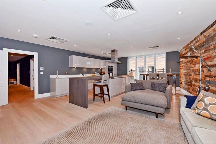 2 Bedroom Apartment To Rent In Victoria Street, Windsor, Berkshire, SL4