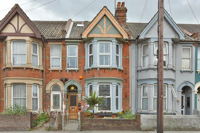 4 Bedroom Terraced House For Sale In Rainham Road, Chatham, Kent, ME5
