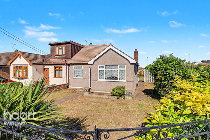 2 Bedroom Semi-Detached Bungalow For Sale In Lake Avenue, Rainham, RM13