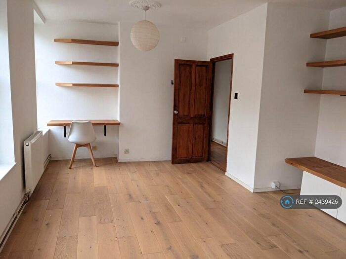 1 Bedroom Flat To Rent In Oliver House, London, SE16