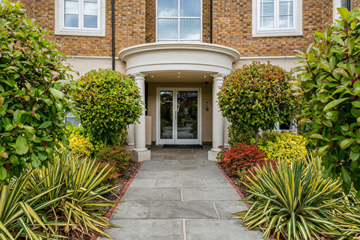 2 Bedroom Flat For Sale In Kingswood, Ascot, SL5