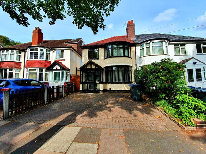 3 Bedroom Semi-Detached House To Rent In Dewsbury Grove, Birmingham, B42