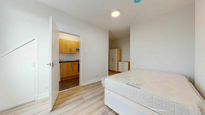 Studio To Rent In Mount View Road, London, N4