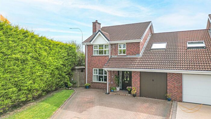 5 Bedroom Link Detached House For Sale In Glenross Park, Newtownabbey, BT36