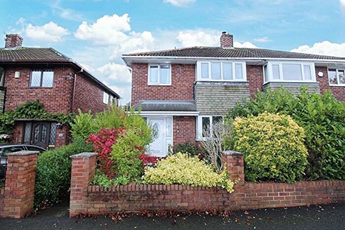 3 Bedroom Semi Detached House For Sale In Harewood Avenue, Barnsley, S70