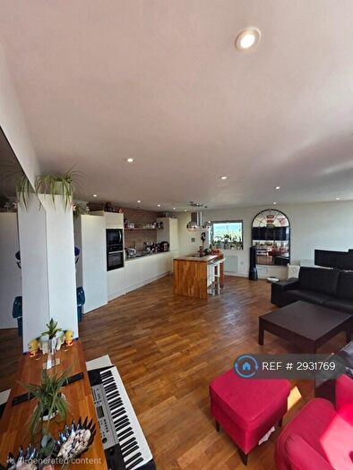 3 Bedroom Flat To Rent In Bute Terrace, Cardiff, CF10
