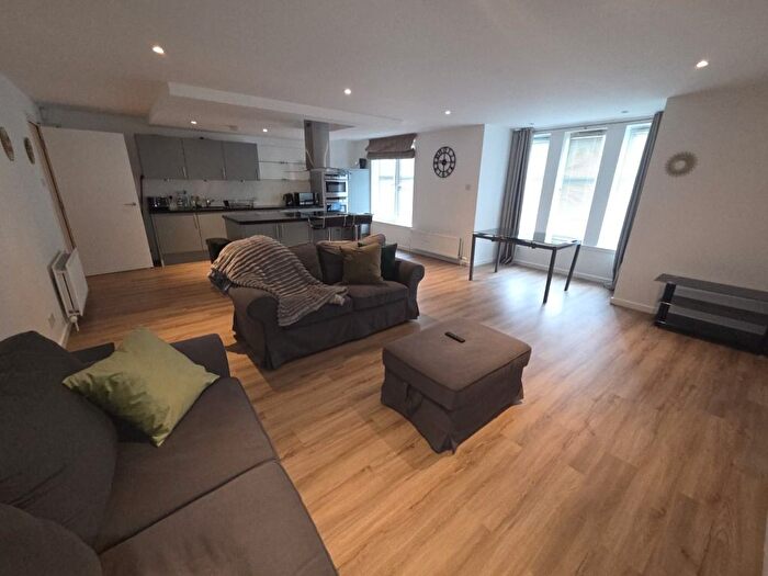 3 Bedroom Flat To Rent In Polmuir Gardens, Ferryhill, Aberdeen, AB11