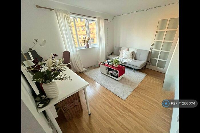 Studio To Rent In Cornmow Drive, London, NW10