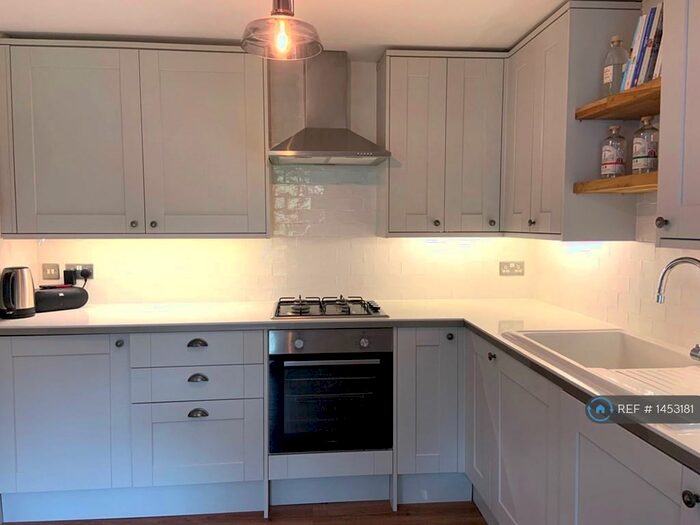 1 Bedroom Flat To Rent In Finsbury Place, Chipping Norton, OX7