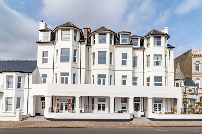 2 Bedroom Apartment For Sale In Marine Parade, Worthing, BN11