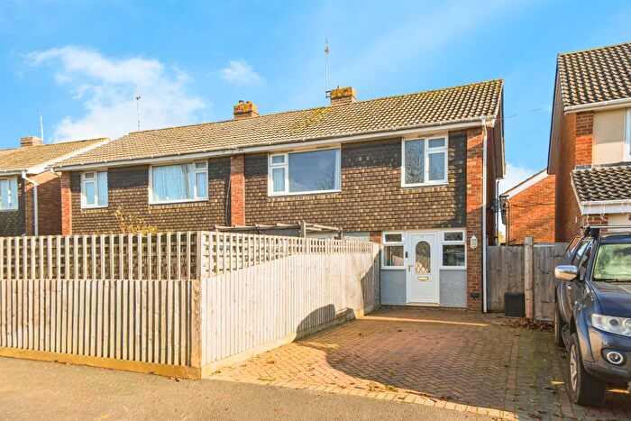 3 Bedroom Semi-Detached House For Sale In Hungerford Road, Calne, SN11