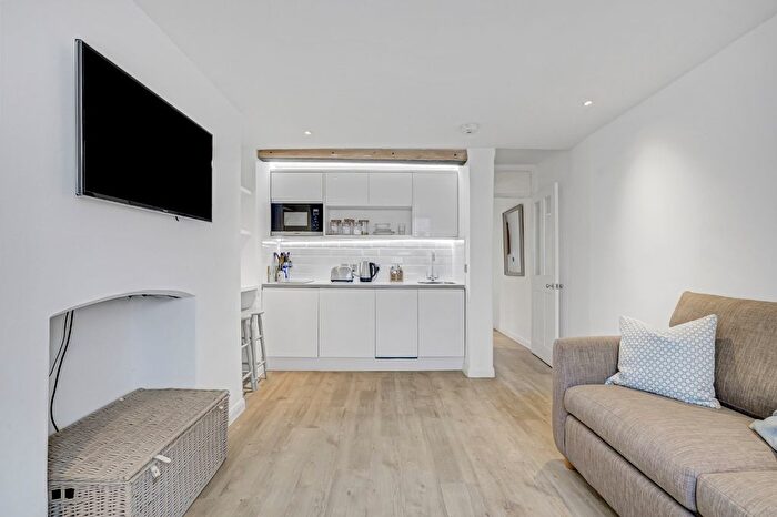 1 Bedroom Flat To Rent In Gatliff Close, Ebury Bridge Road, London, SW1W