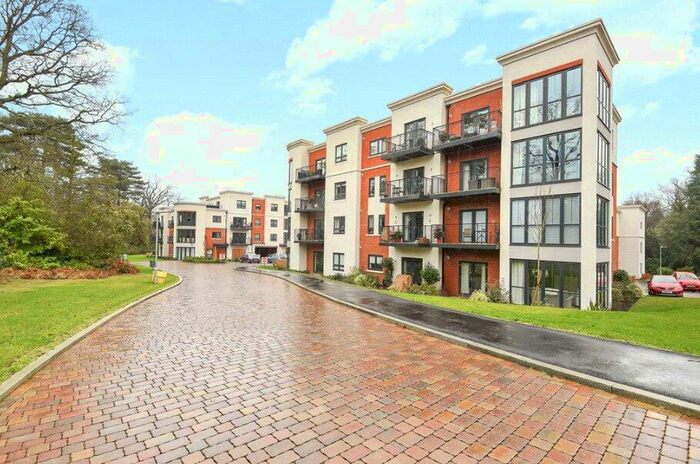 2 Bedroom Apartment To Rent In Queens Quarter, RG42