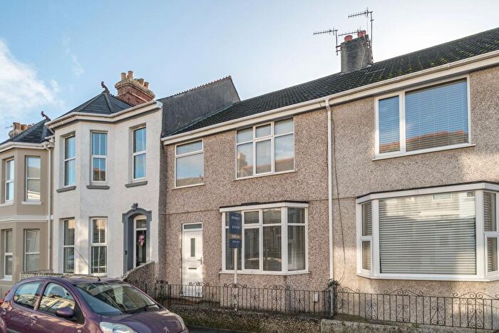 3 Bedroom Terraced House For Sale In St. Leonards Road, PL4