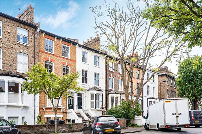 1 Bedroom Apartment For Sale In Colvestone Crescent, London, E8
