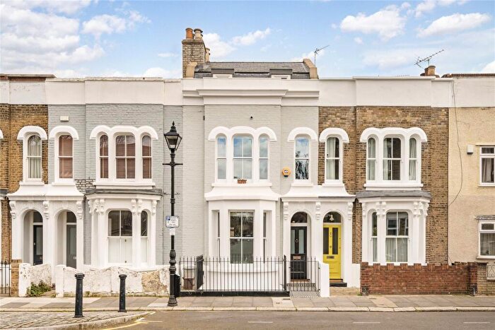 4 Bedroom House For Sale In Medway Road, Bow, London, E3