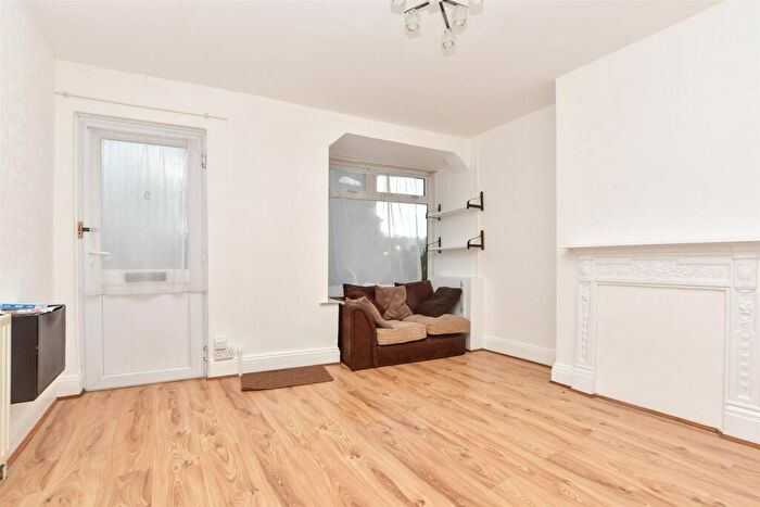 3 Bedroom Terraced House For Sale In Hillbury Road, Whyteleafe, Surrey, CR3