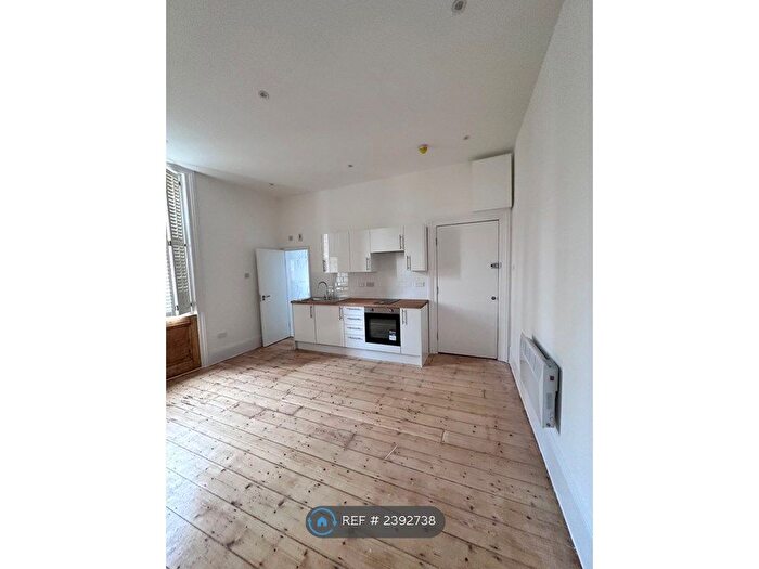 Studio To Rent In Elgin Crescent, London, W11