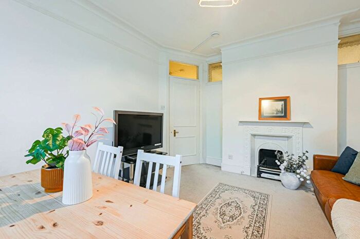 2 Bedroom Flat For Sale In Lillie Road, Bishop's Park, London, SW6