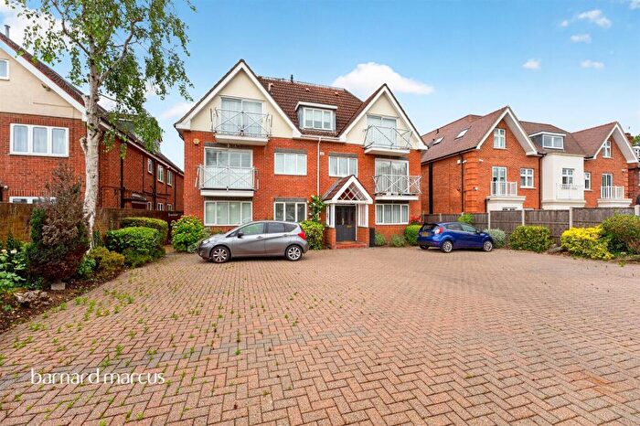 2 Bedroom Flat For Sale In High Road, London, N20