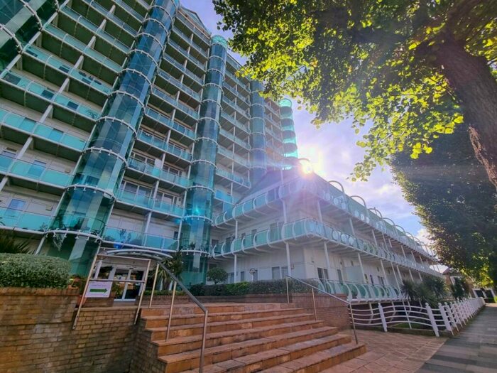 3 Bedroom Flat To Rent In Tower Point, Enfield, EN2