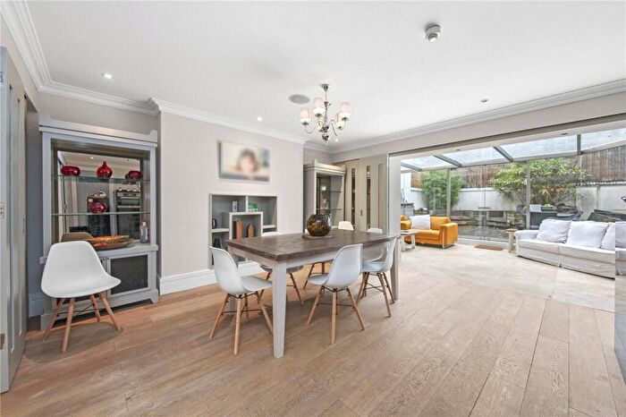 3 Bedroom Flat To Rent In Wellington Road, St John's Wood, NW8