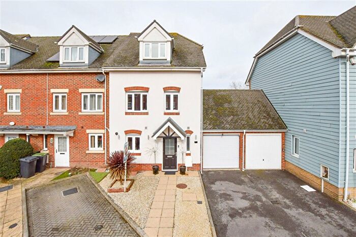 5 Bedroom Town House For Sale In Eaton Place, Larkfield, Aylesford, Kent, ME20