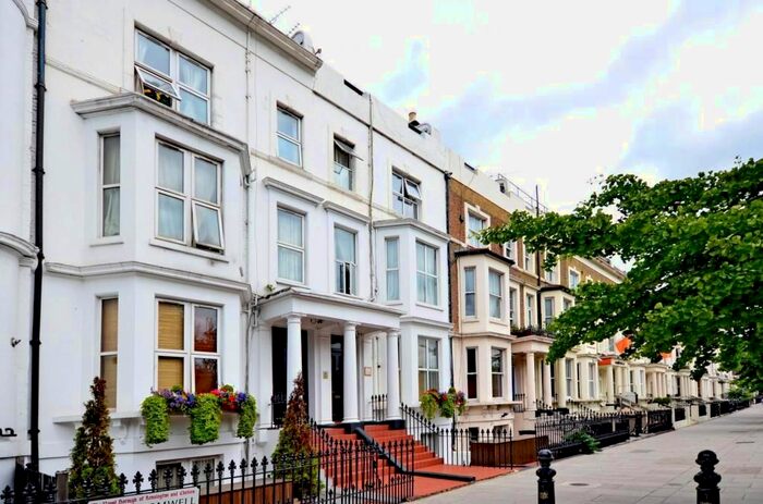 Studio To Rent In West Cromwell Road, Earls Court, London, SW5