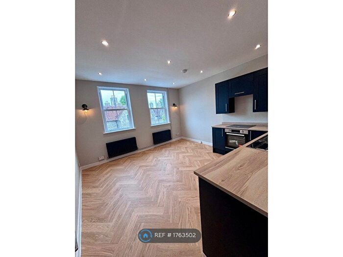 3 Bedroom Flat To Rent In Fisherton Street, Salisbury, SP2