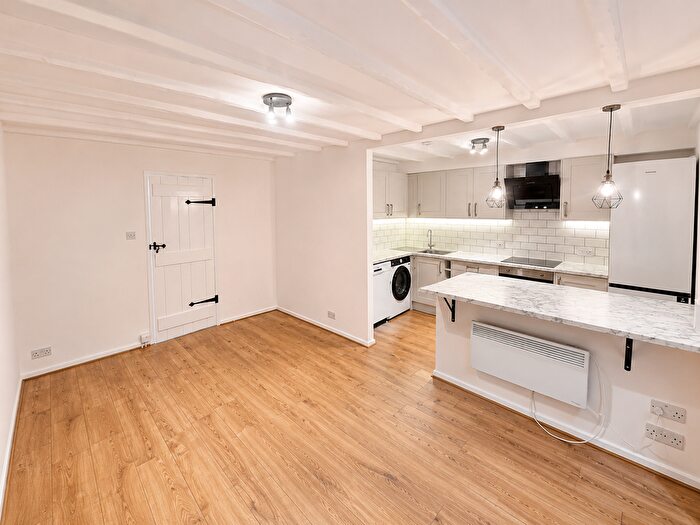 2 Bedroom Flat To Rent In Old Watery Lane, Wooburn Green, HP10