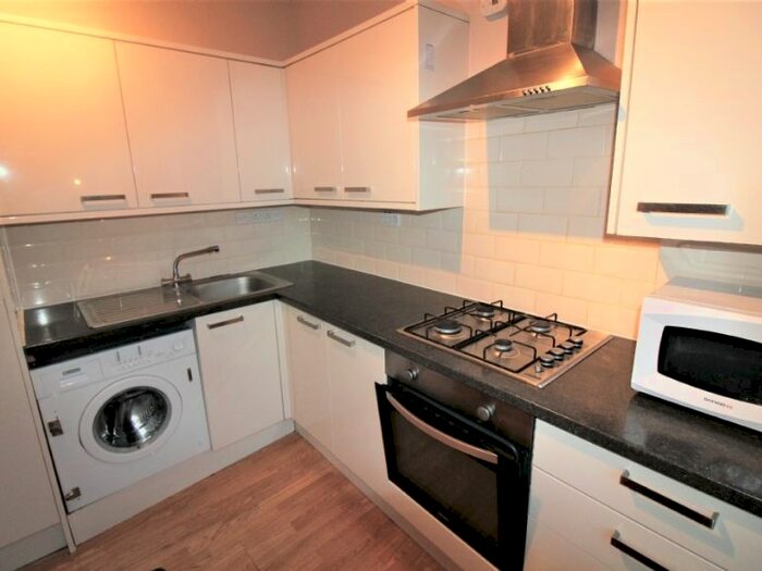 3 Bedroom Flat To Rent In Blackstock Road, Finsbury Park, London, N4